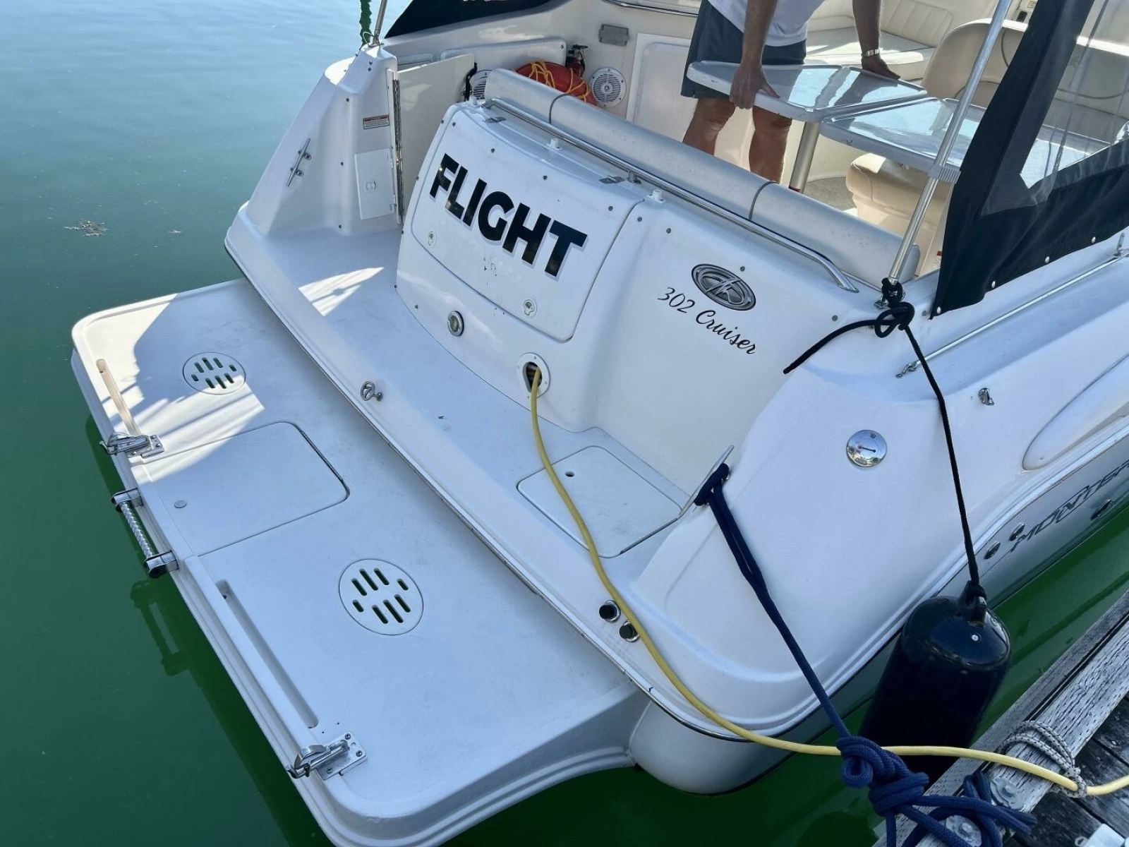 2003 Monterey 302 Cruiser 32