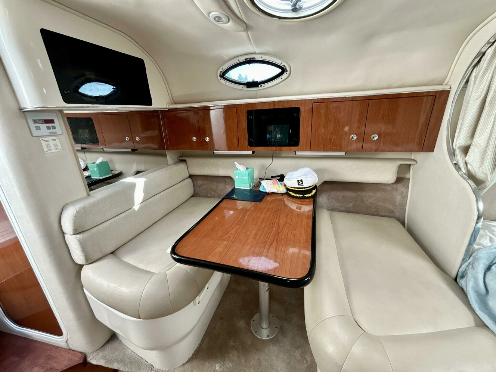 2003 Monterey 302 Cruiser 32