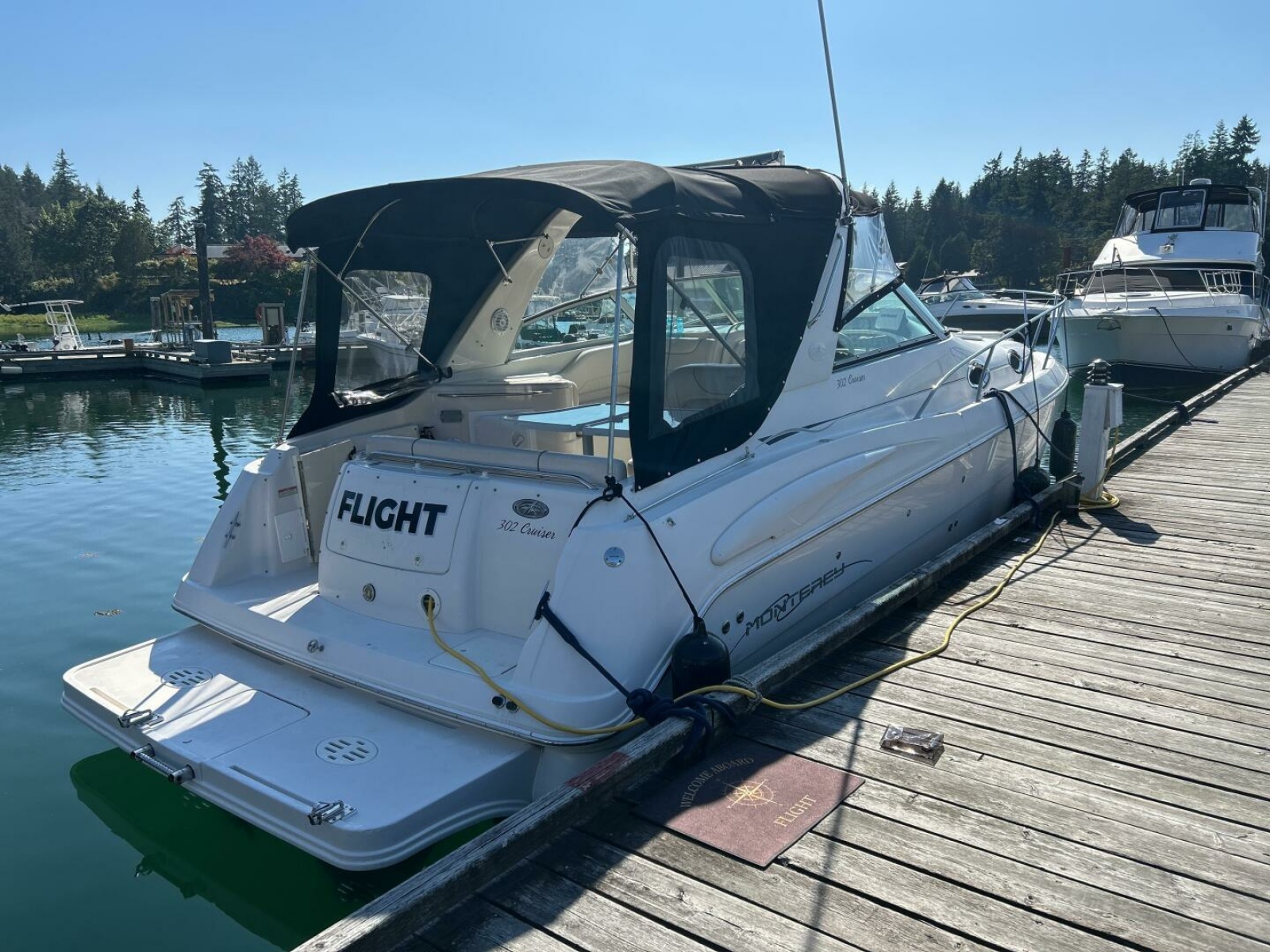 2003 Monterey 302 Cruiser 32