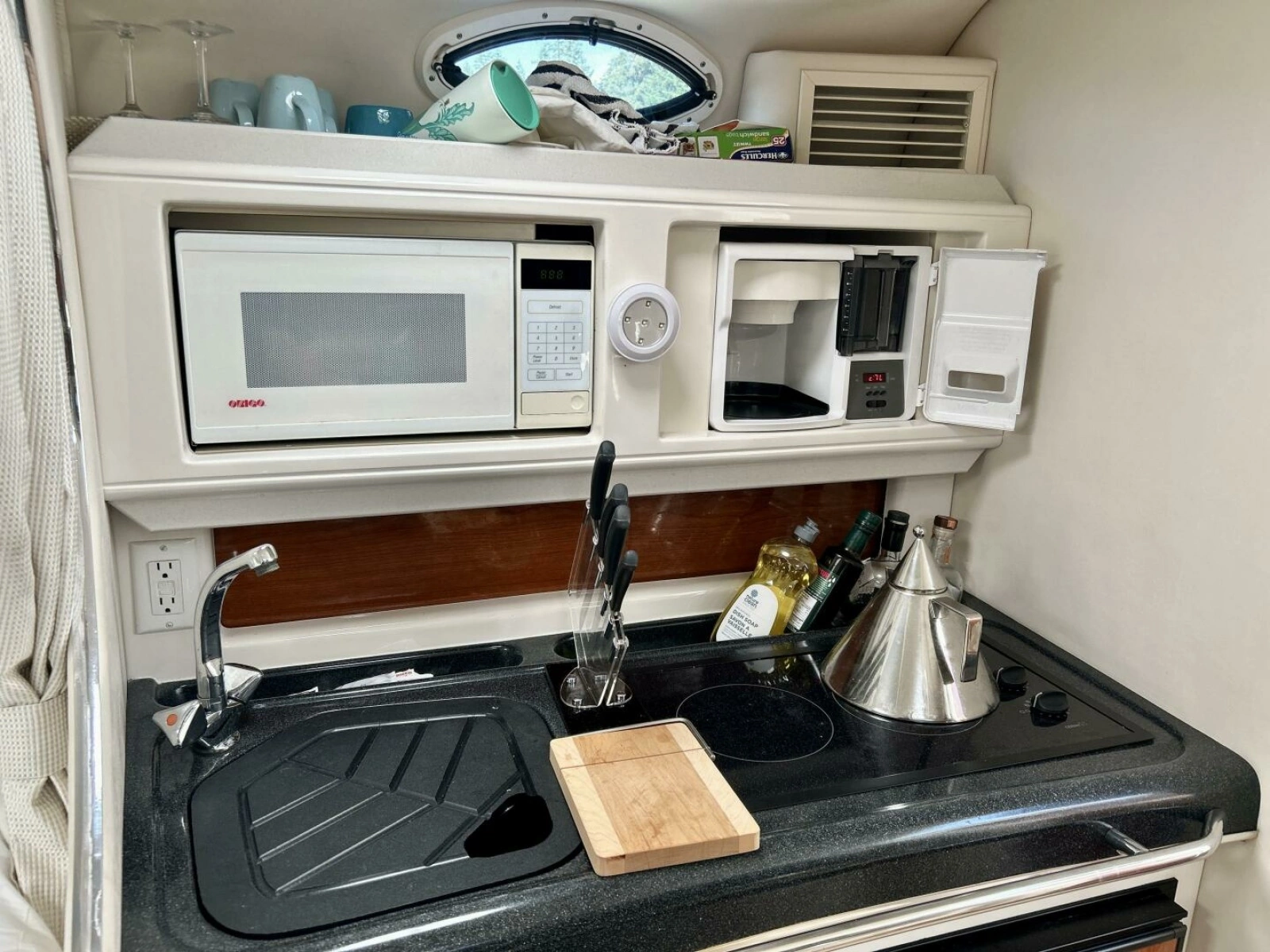 2003 Monterey 302 Cruiser 32