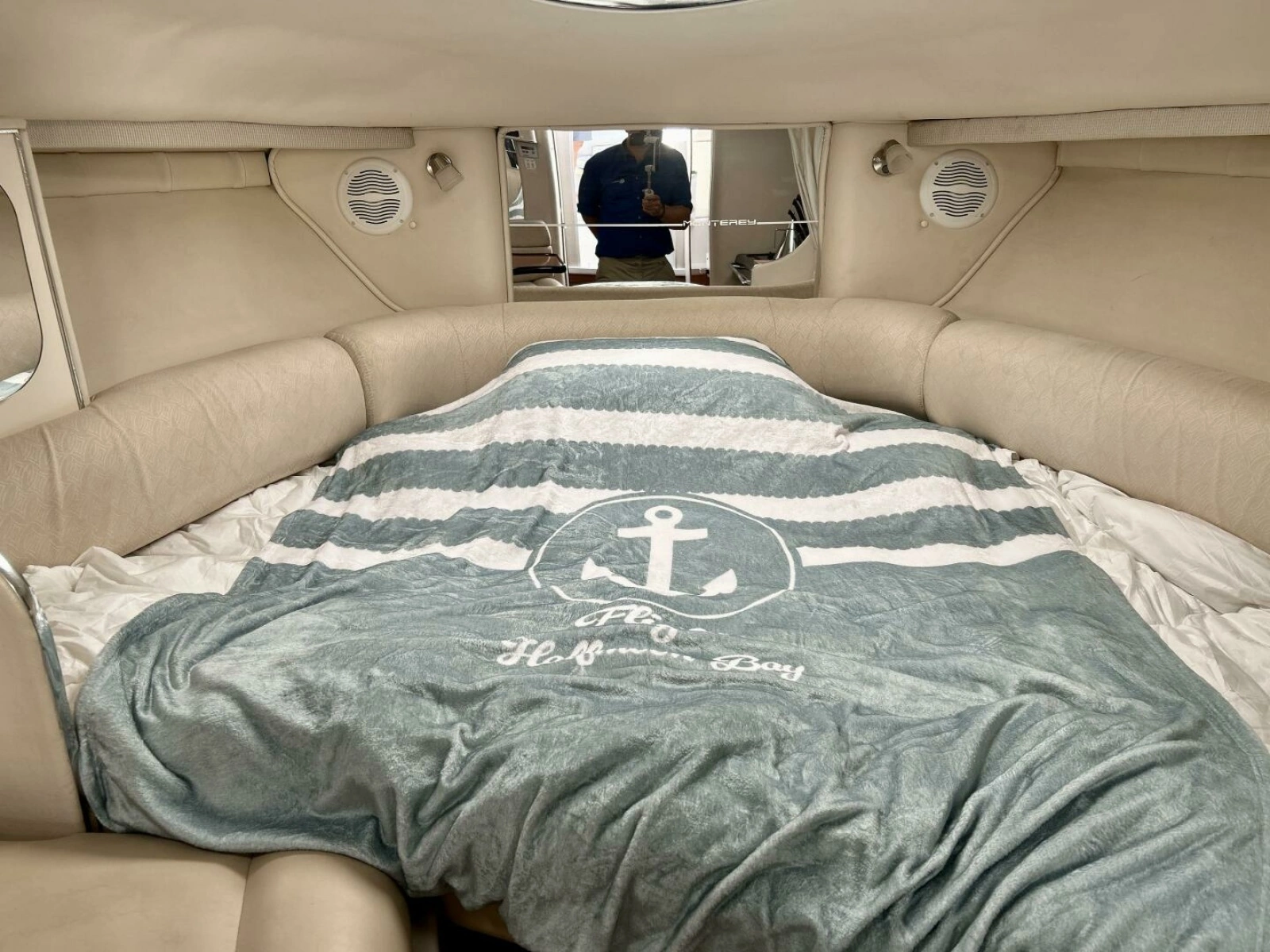 2003 Monterey 302 Cruiser 32