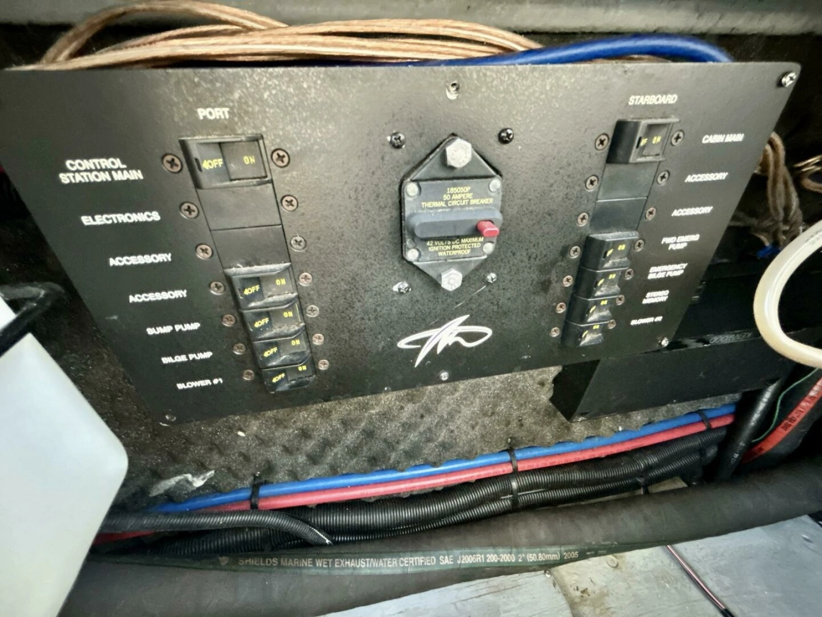 2003 Monterey 302 Cruiser 32