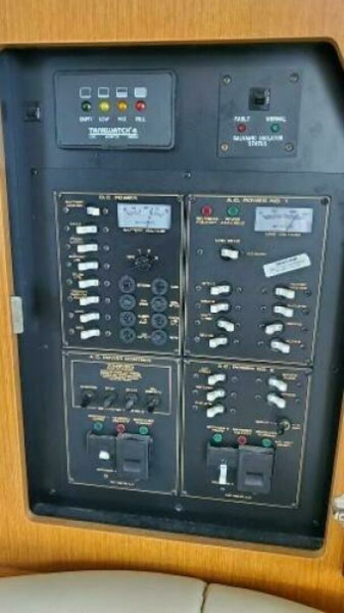 2004 Cruisers Yachts 280 CXI 28