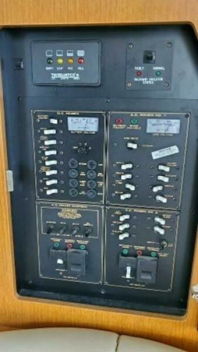 2004 Cruisers Yachts 280 CXI 28