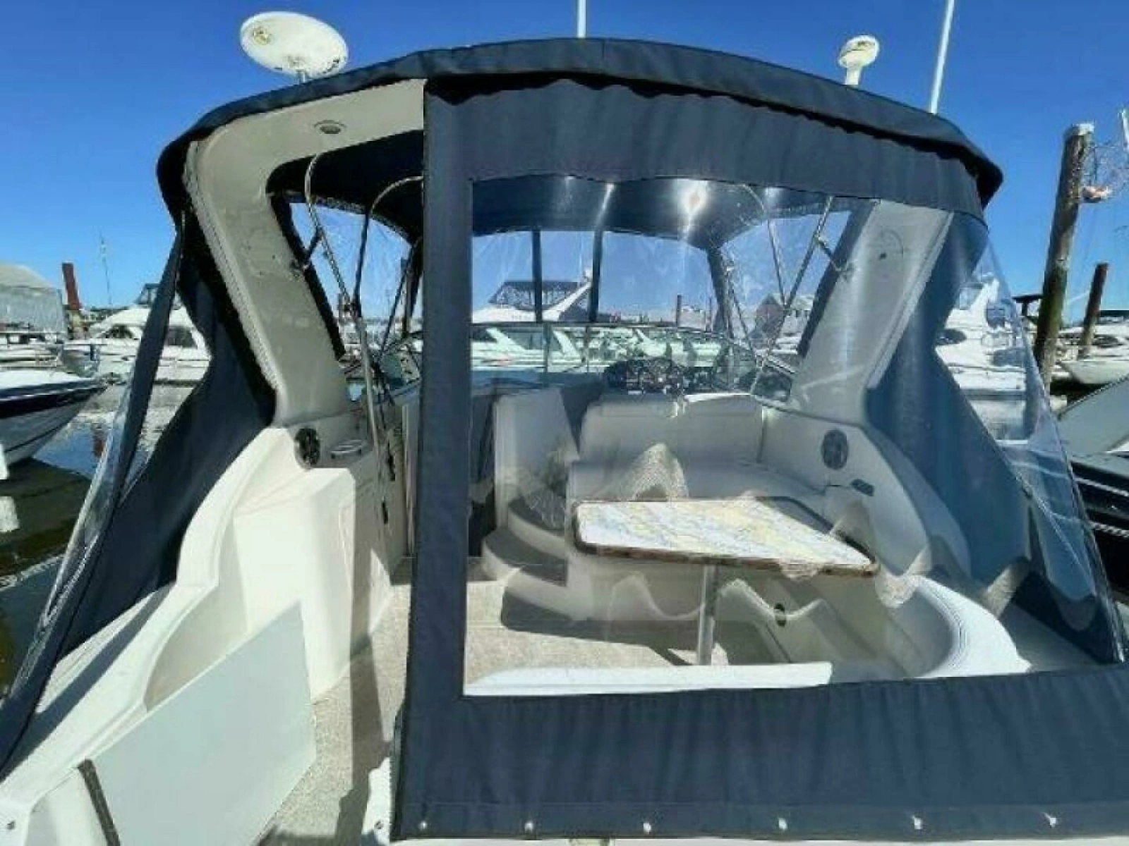 2004 Cruisers Yachts 280 CXI 28