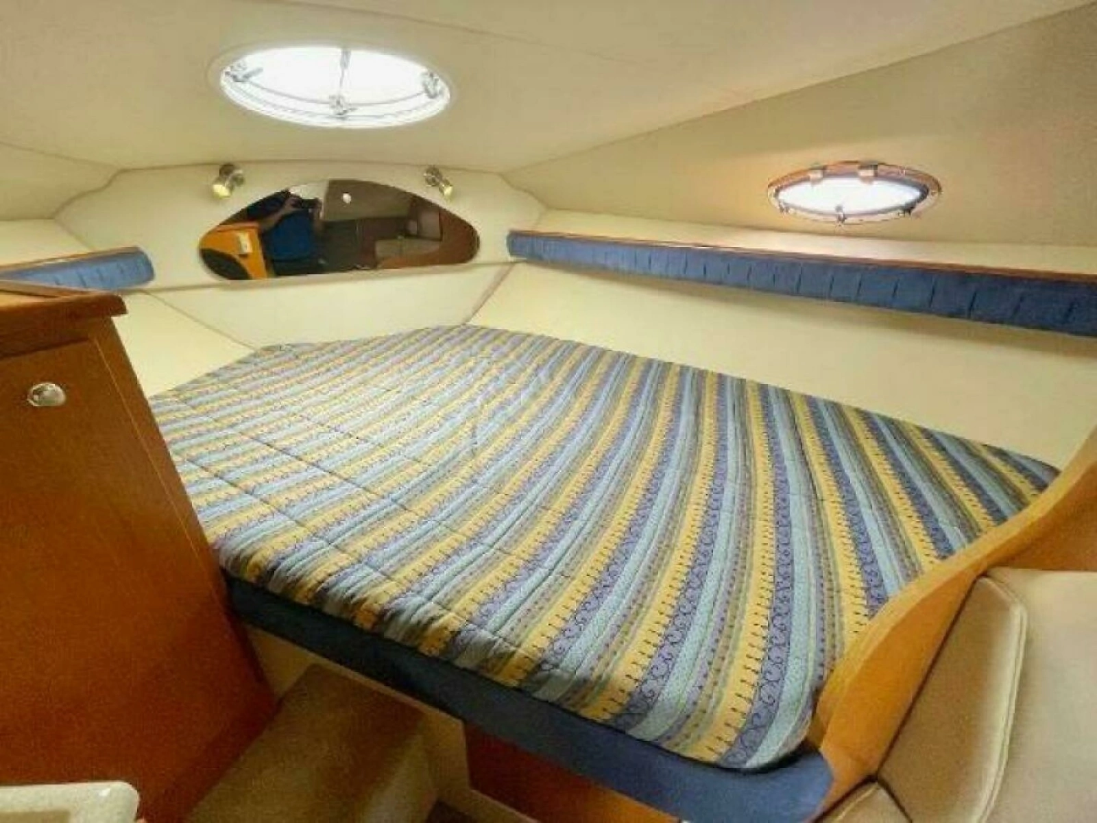 2004 Cruisers Yachts 280 CXI 28