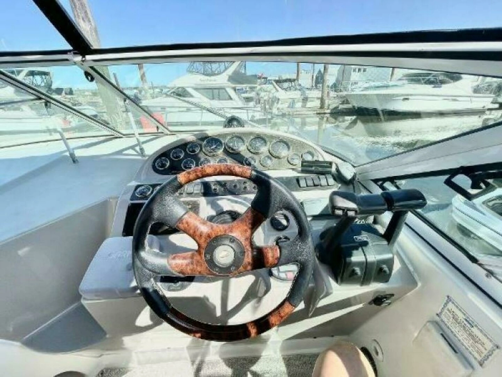 2004 Cruisers Yachts 280 CXI 28