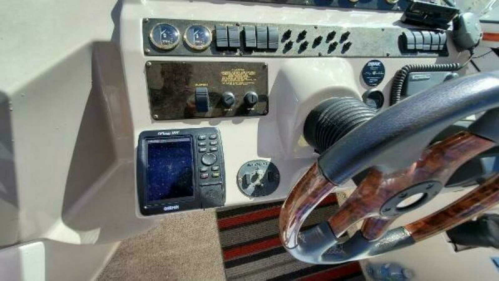 2004 Cruisers Yachts 280 CXI 28