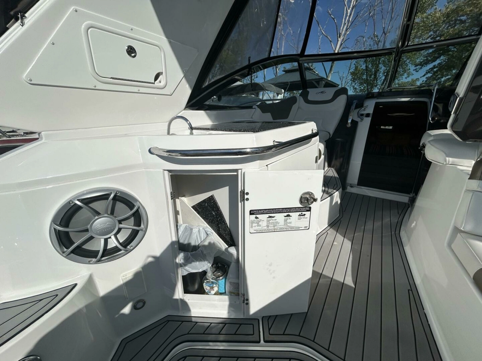 2015 Monterey 355 Sport Yacht 35