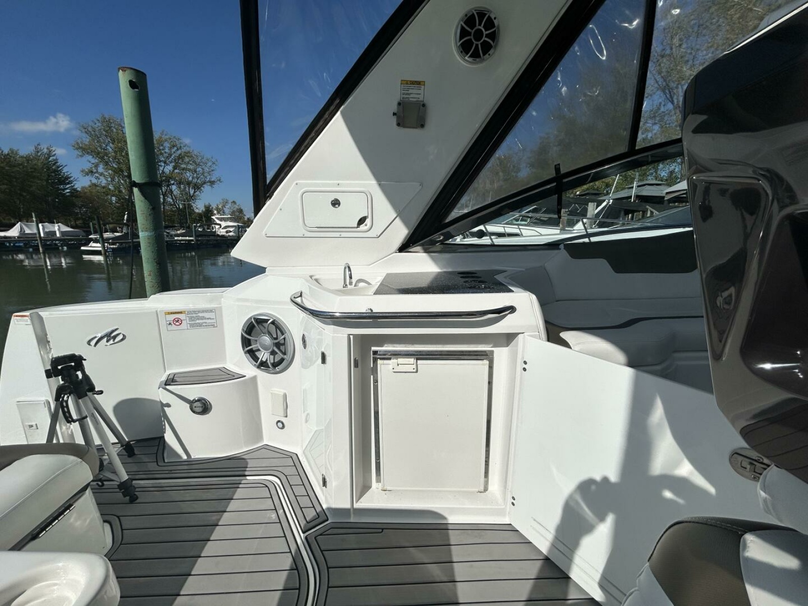 2015 Monterey 355 Sport Yacht 35