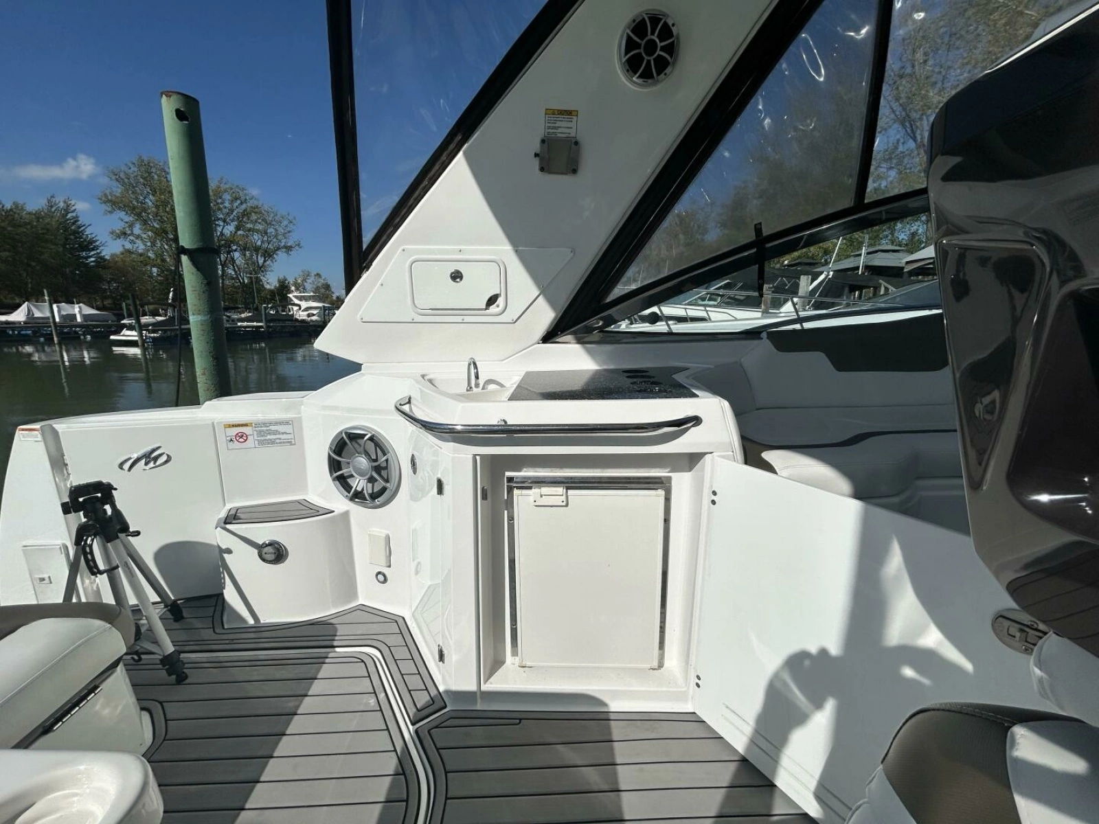2015 Monterey 355 Sport Yacht 35