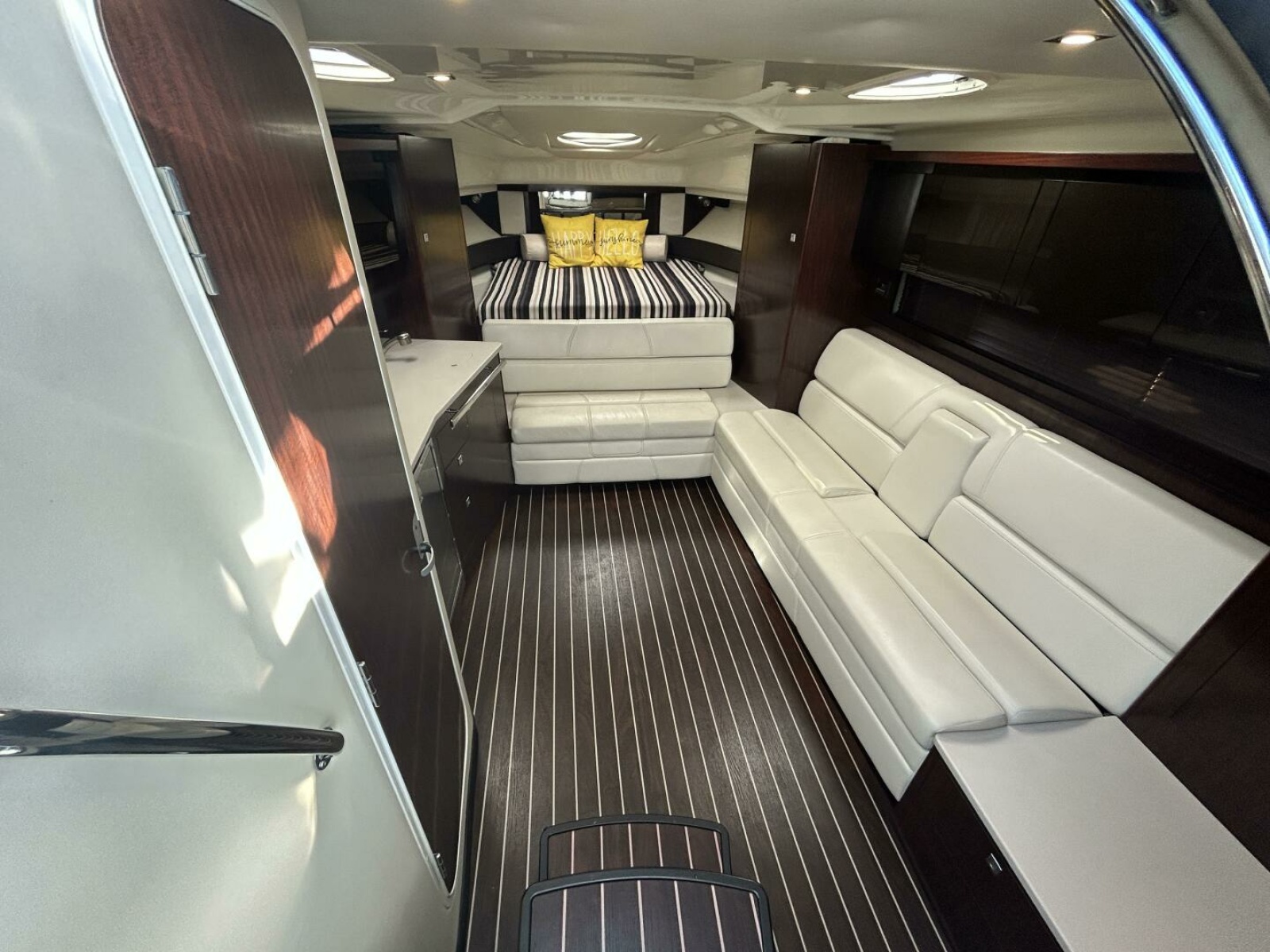 2015 Monterey 355 Sport Yacht 35