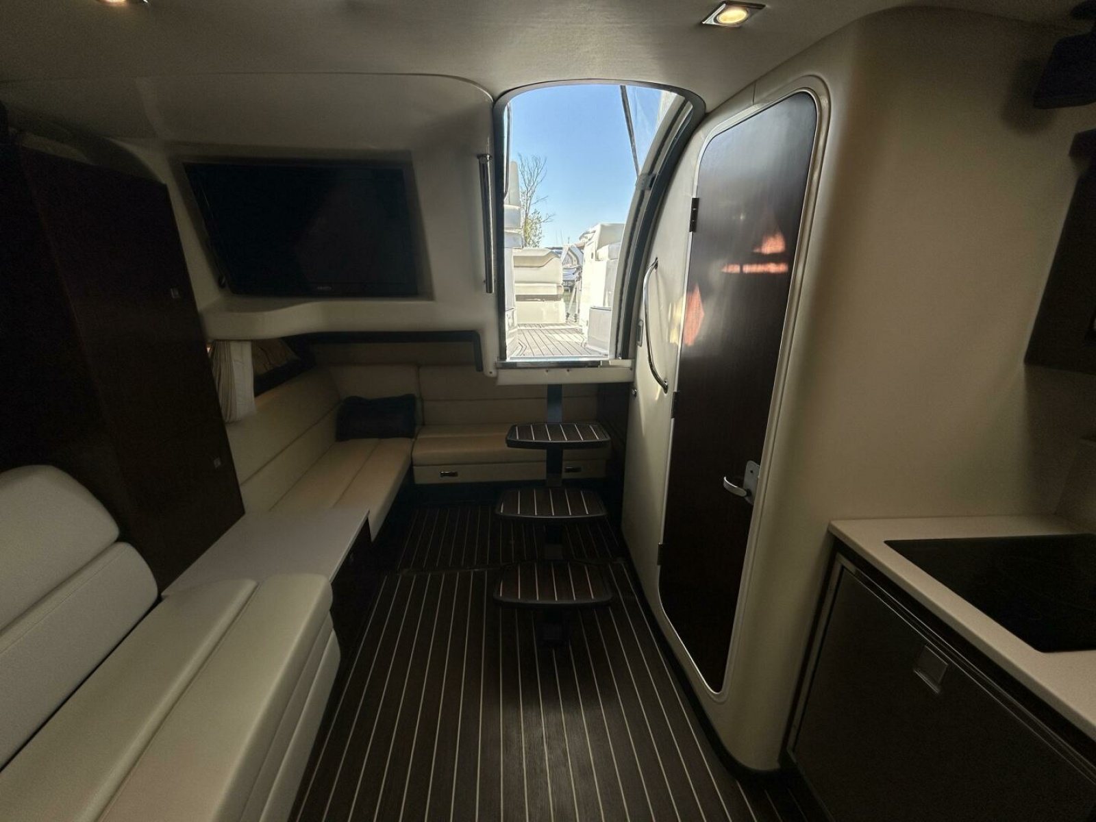 2015 Monterey 355 Sport Yacht 35