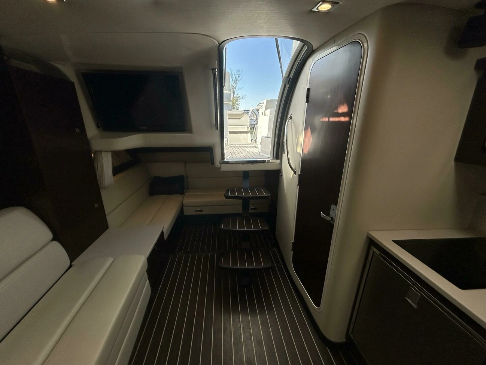 2015 Monterey 355 Sport Yacht 35