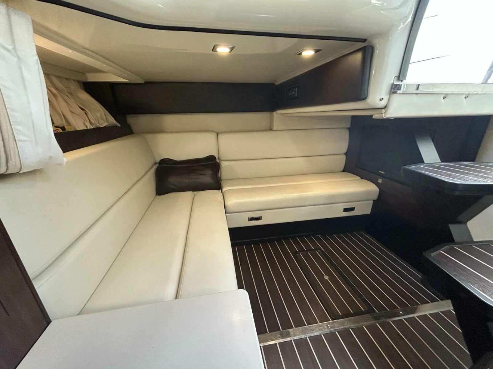 2015 Monterey 355 Sport Yacht 35