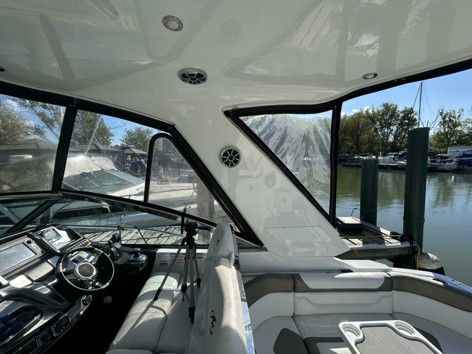 2015 Monterey 355 Sport Yacht 35