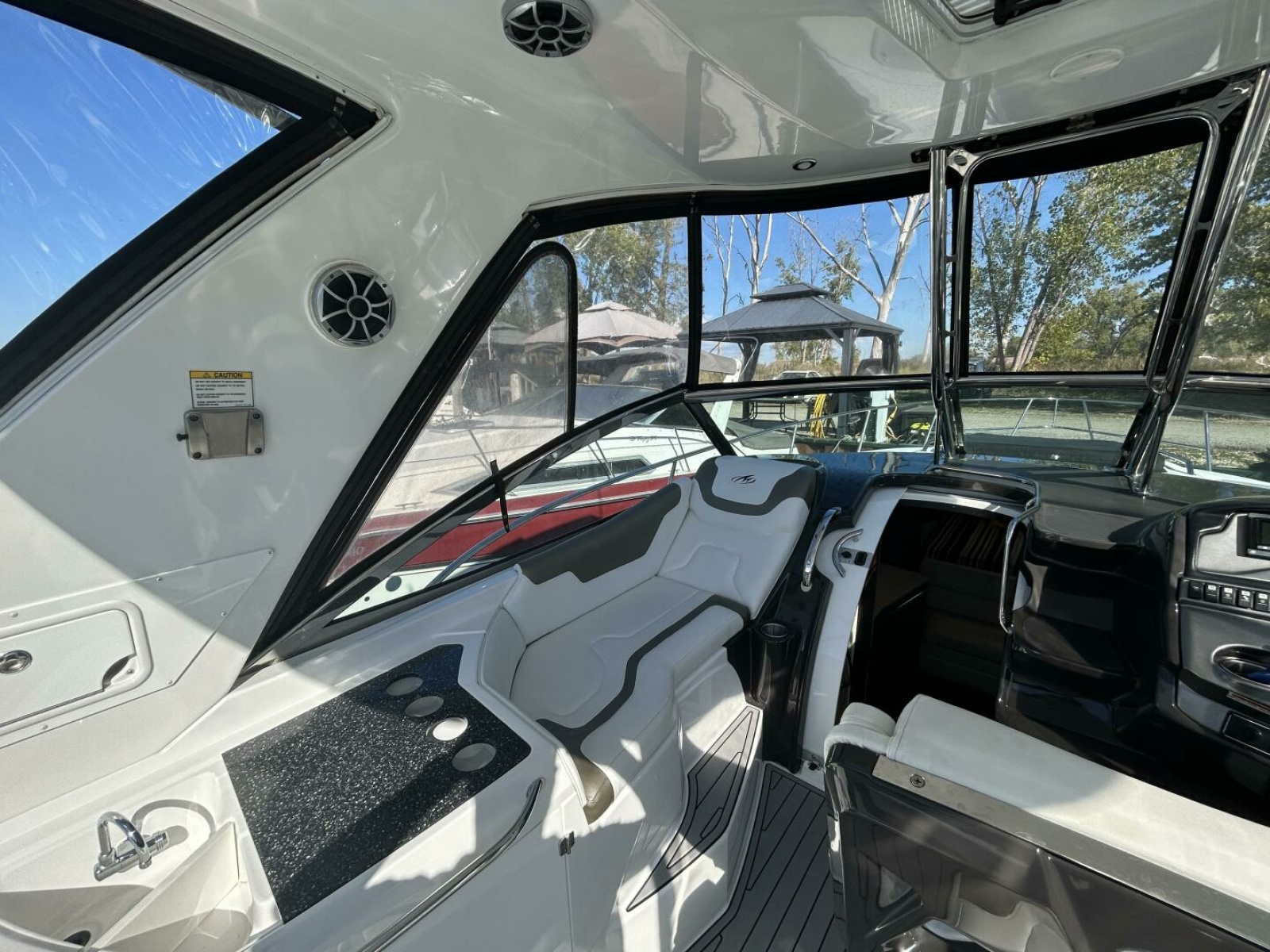 2015 Monterey 355 Sport Yacht 35