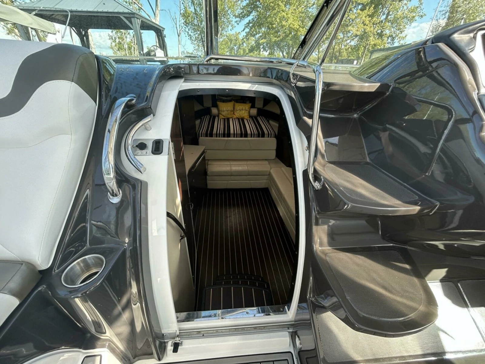 2015 Monterey 355 Sport Yacht 35