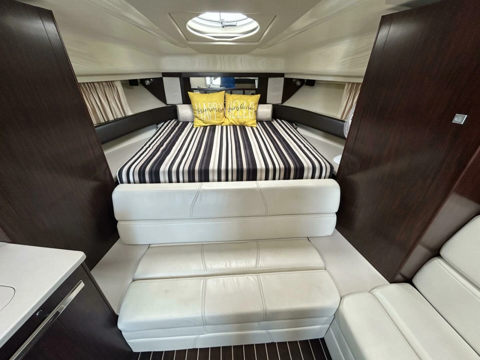 2015 Monterey 355 Sport Yacht 35