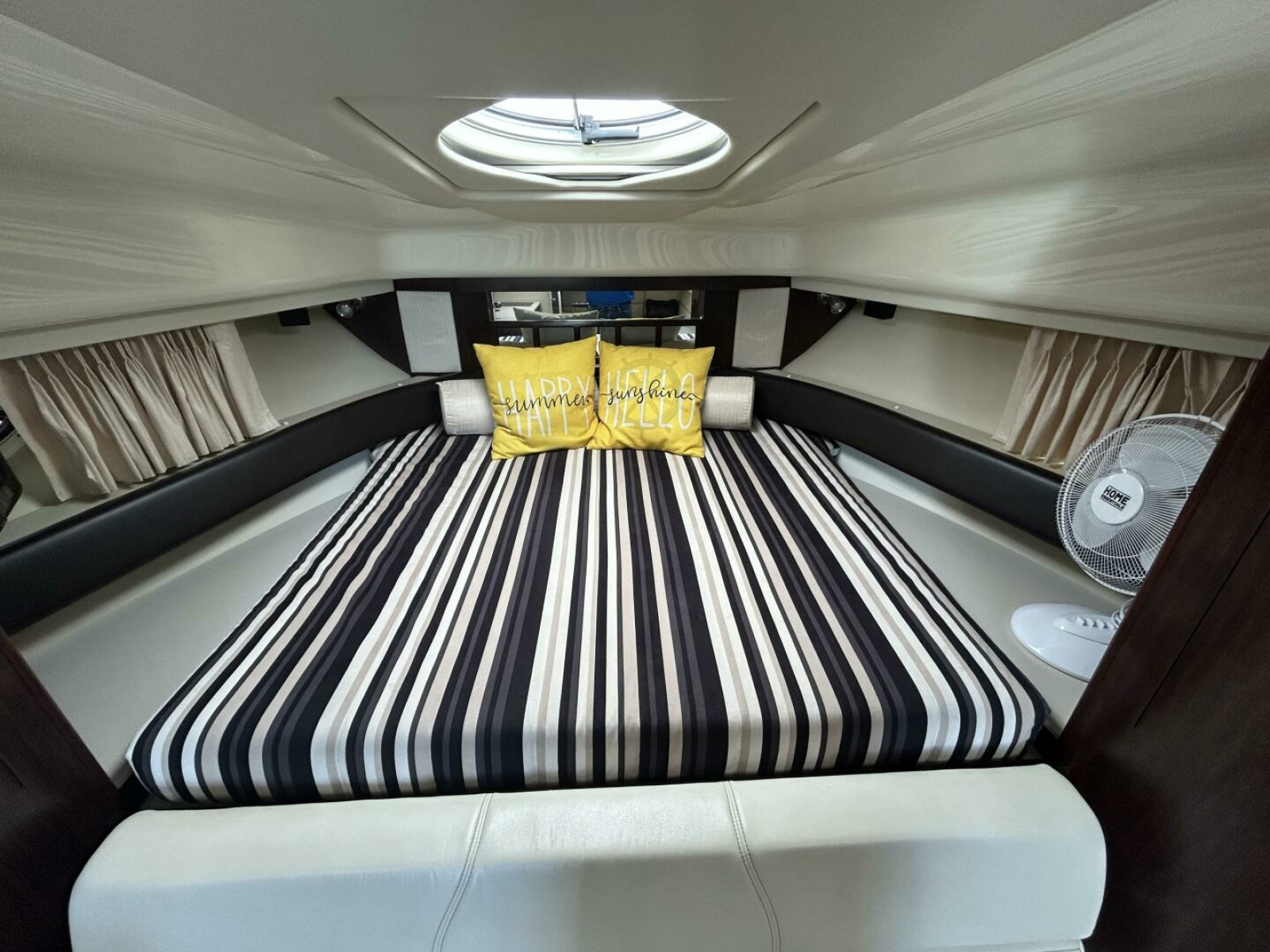 2015 Monterey 355 Sport Yacht 35