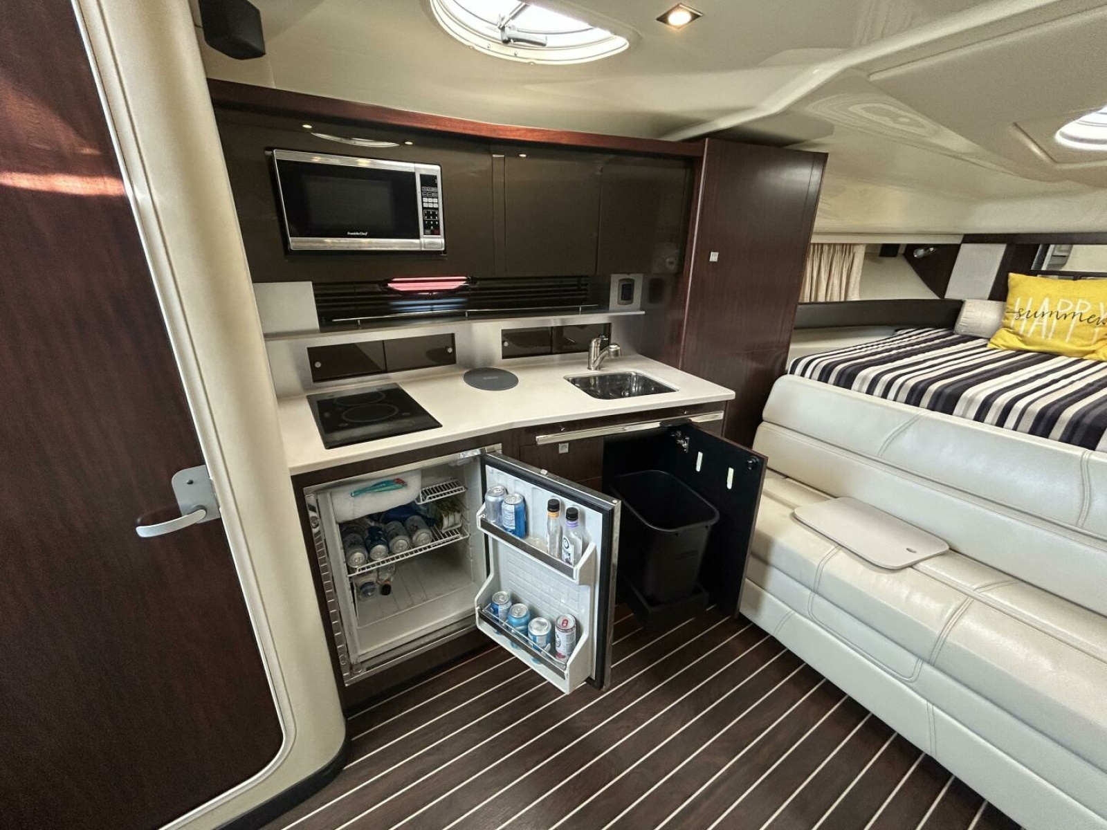 2015 Monterey 355 Sport Yacht 35