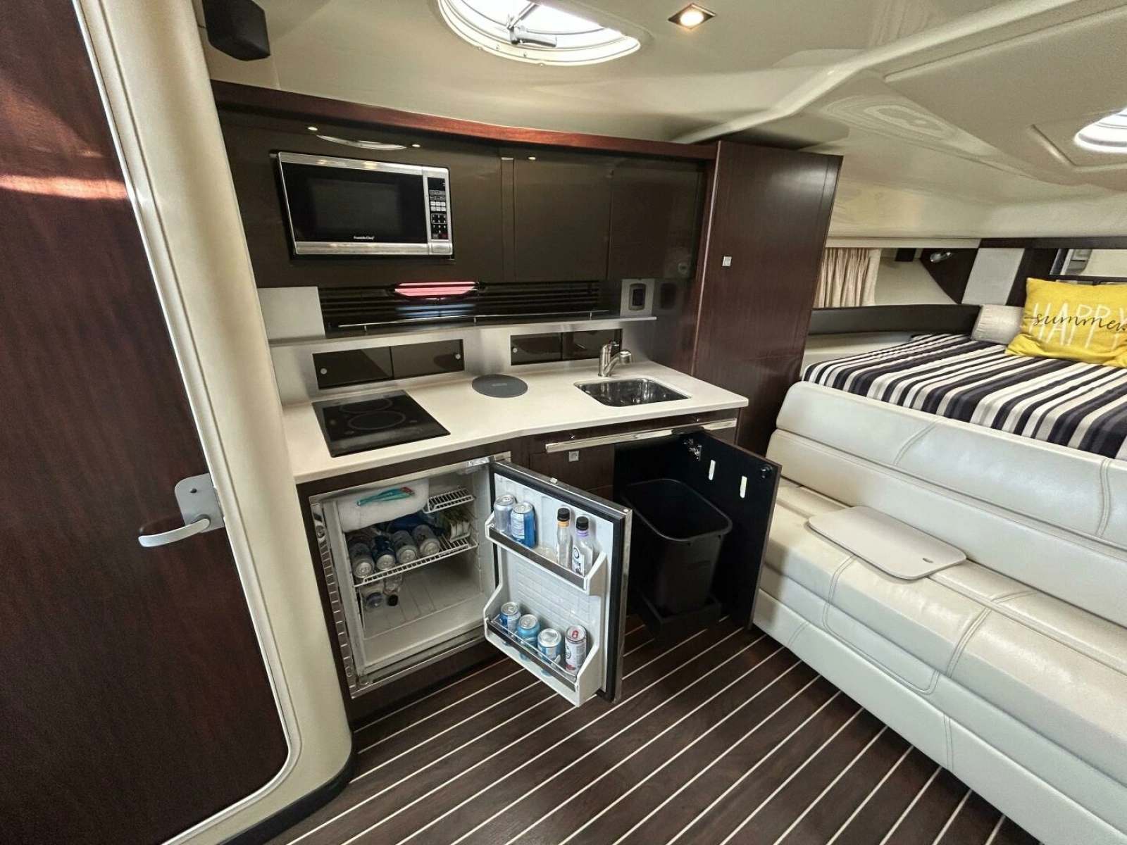 2015 Monterey 355 Sport Yacht 35