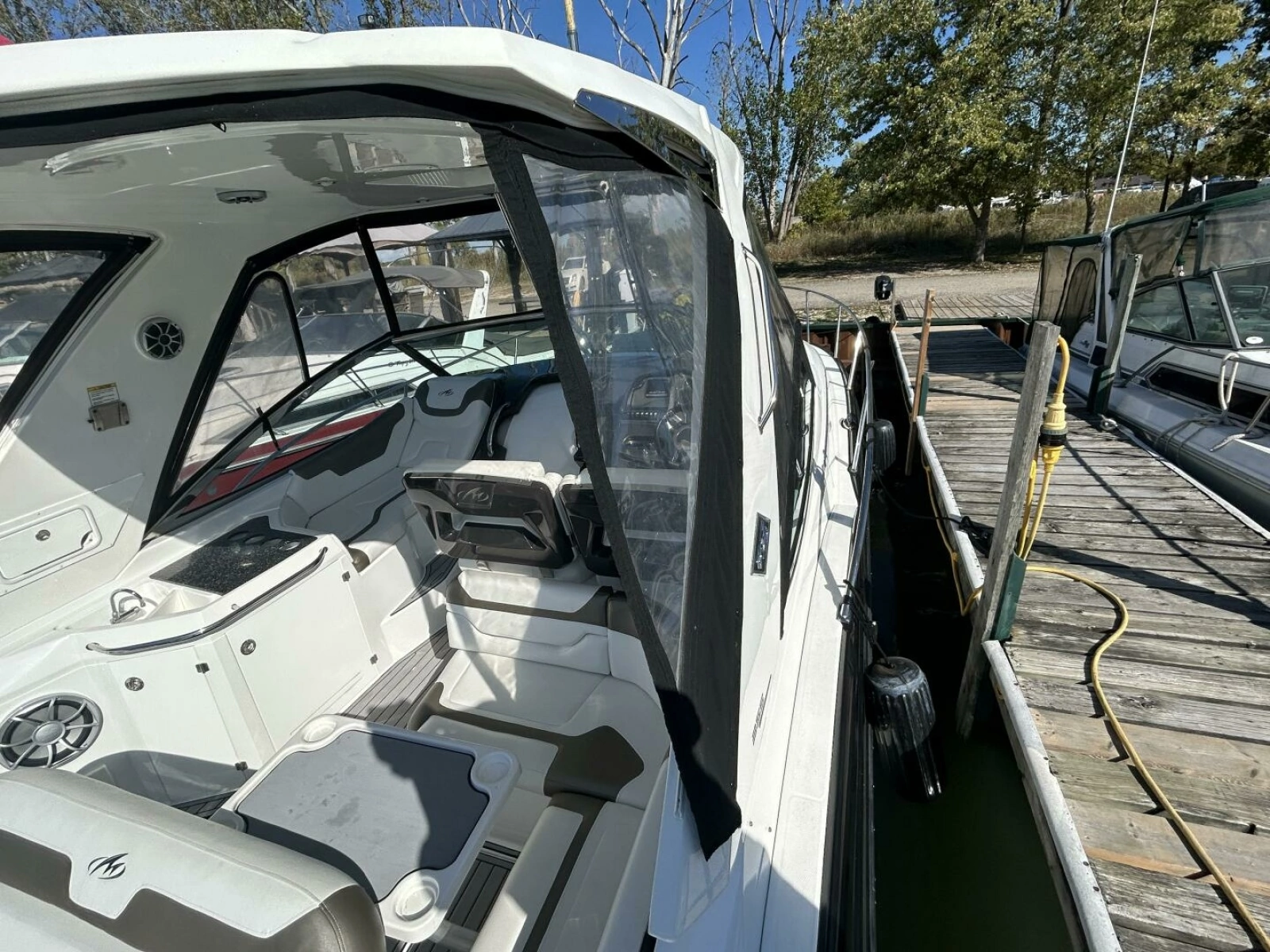 2015 Monterey 355 Sport Yacht 35