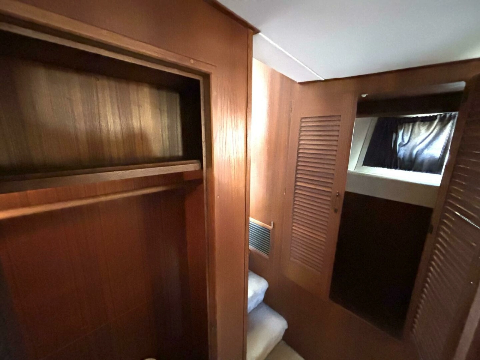 1987 Viking Motor Yacht 44