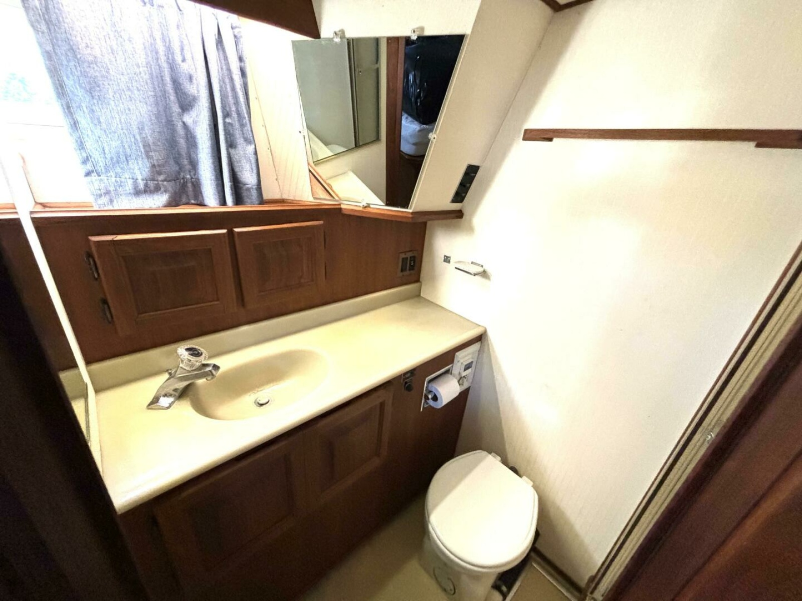 1987 Viking Motor Yacht 44