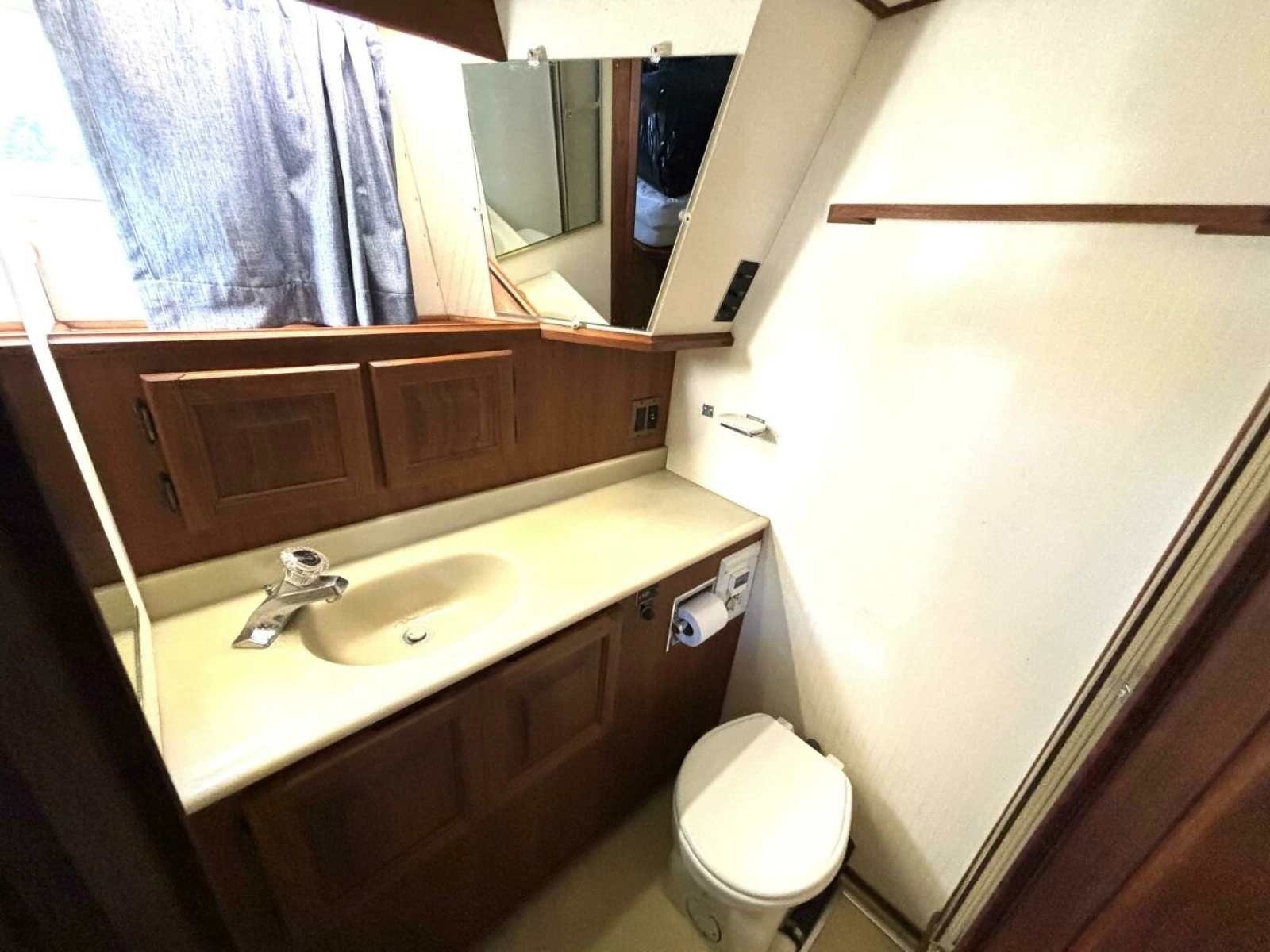 1987 Viking Motor Yacht 44
