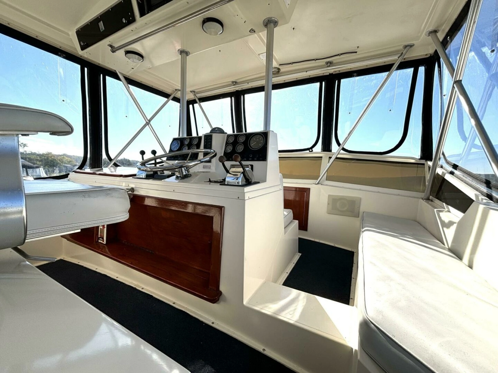1987 Viking Motor Yacht 44