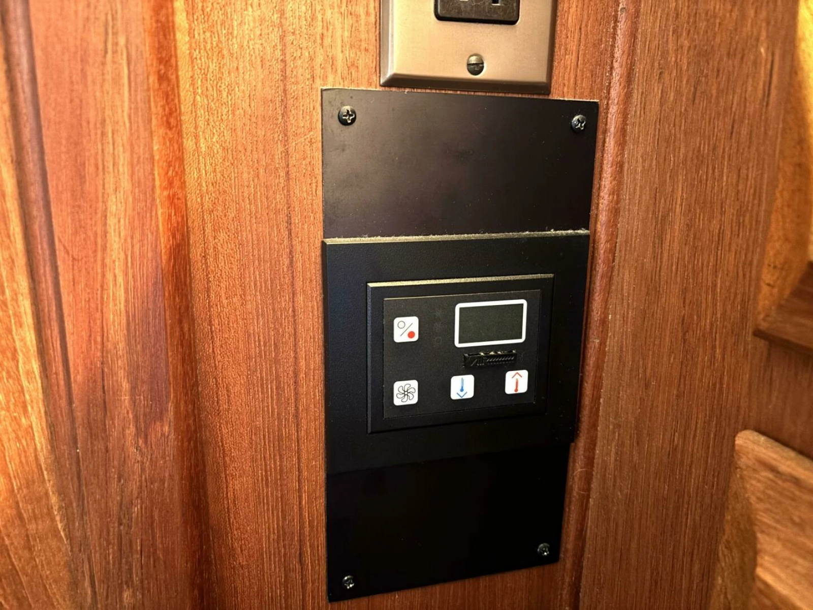 1987 Viking Motor Yacht 44