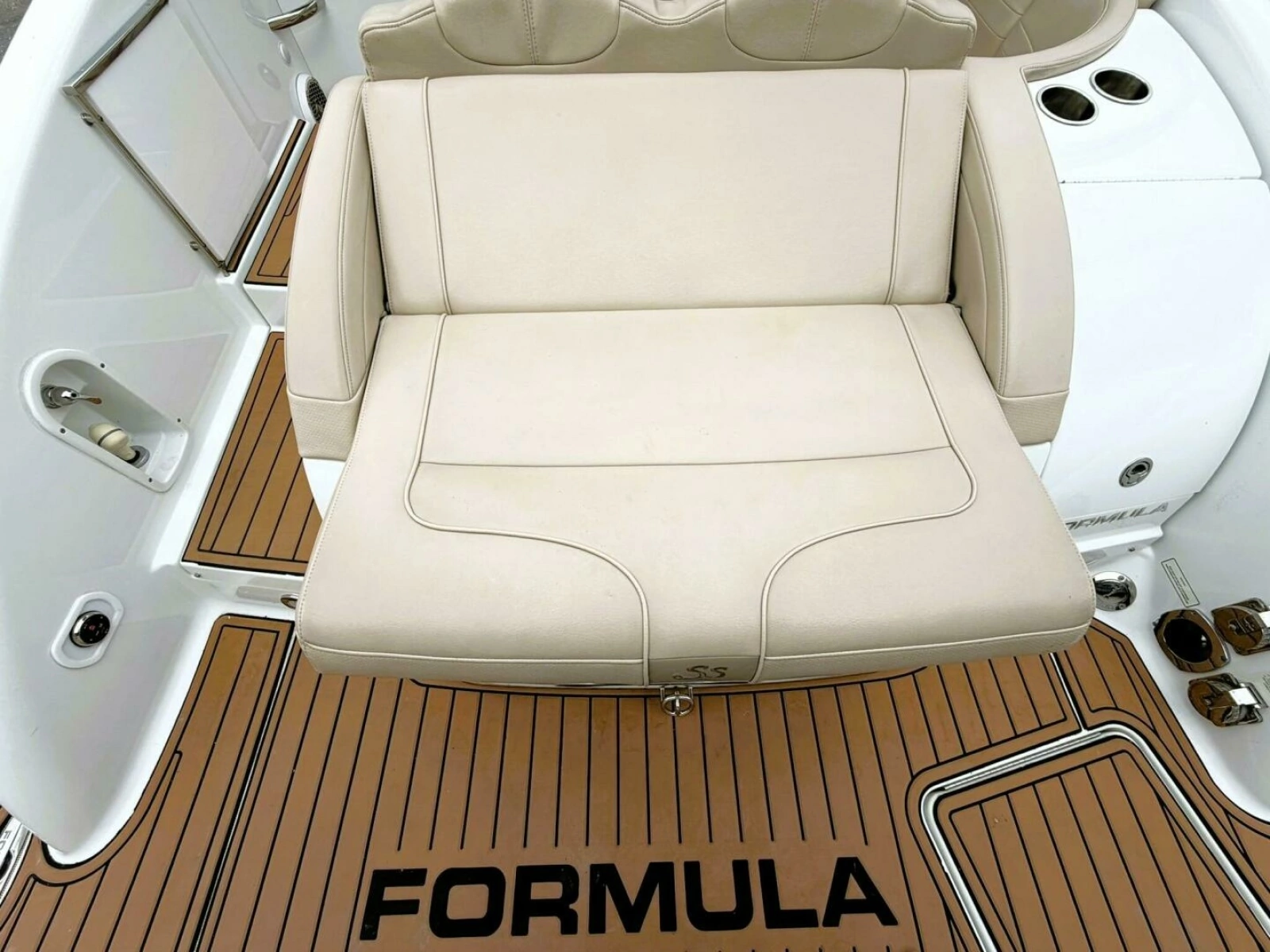 2011 Formula 310 SUN SPORT 31