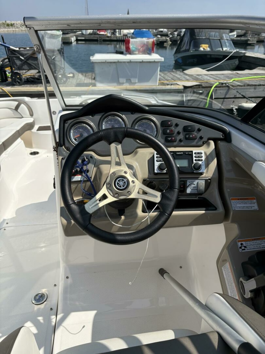 2013 Yamaha Boats 242 Limited S 24