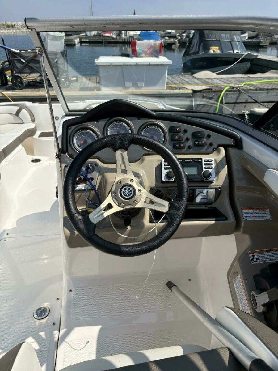 2013 Yamaha Boats 242 Limited S 24