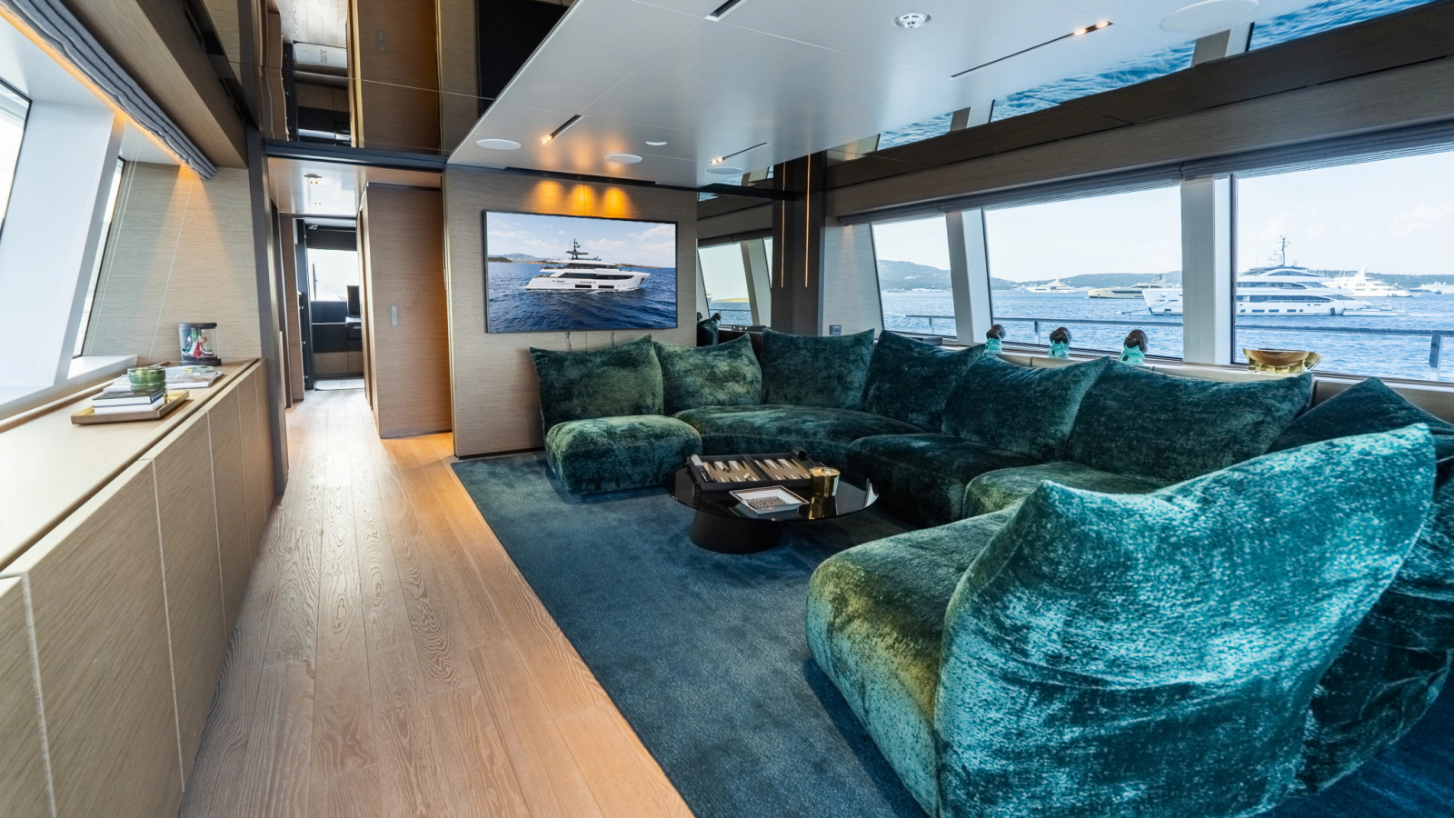 108' 2024 Custom Line Navetta 33
