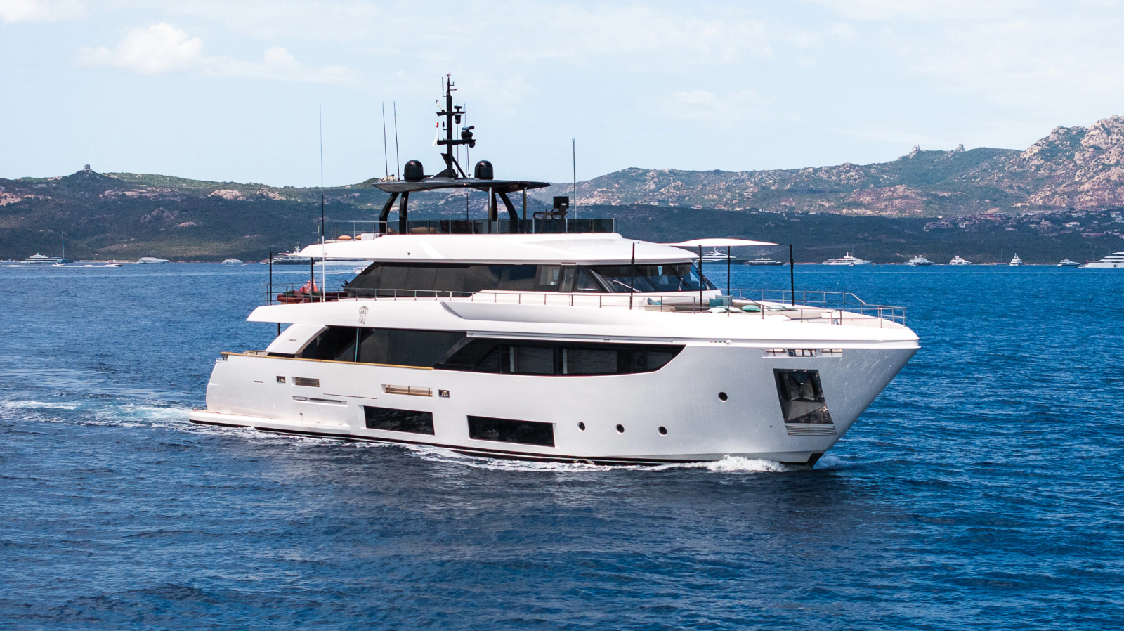 108' 2024 Custom Line Navetta 33