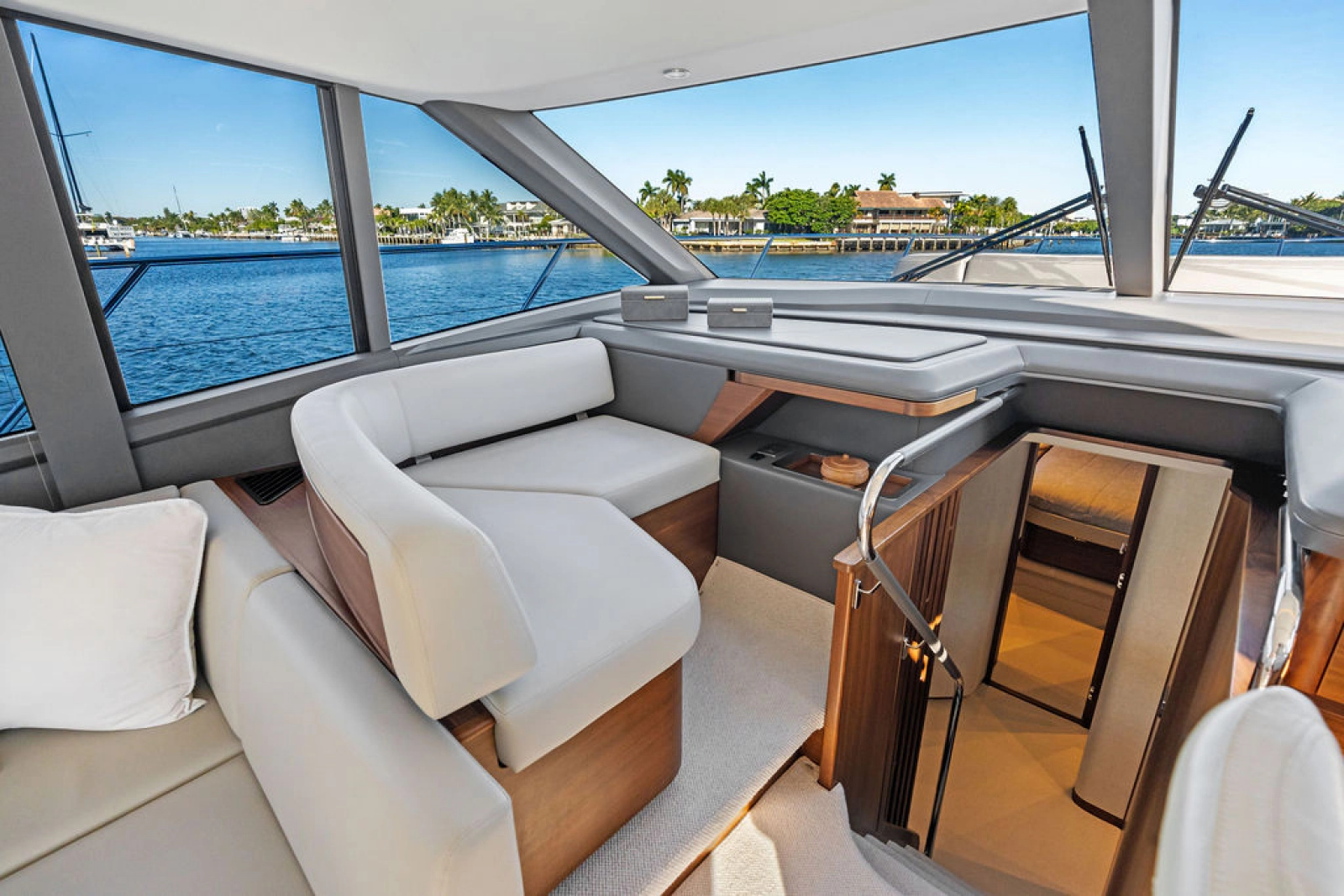 65' 2025 Princess F65