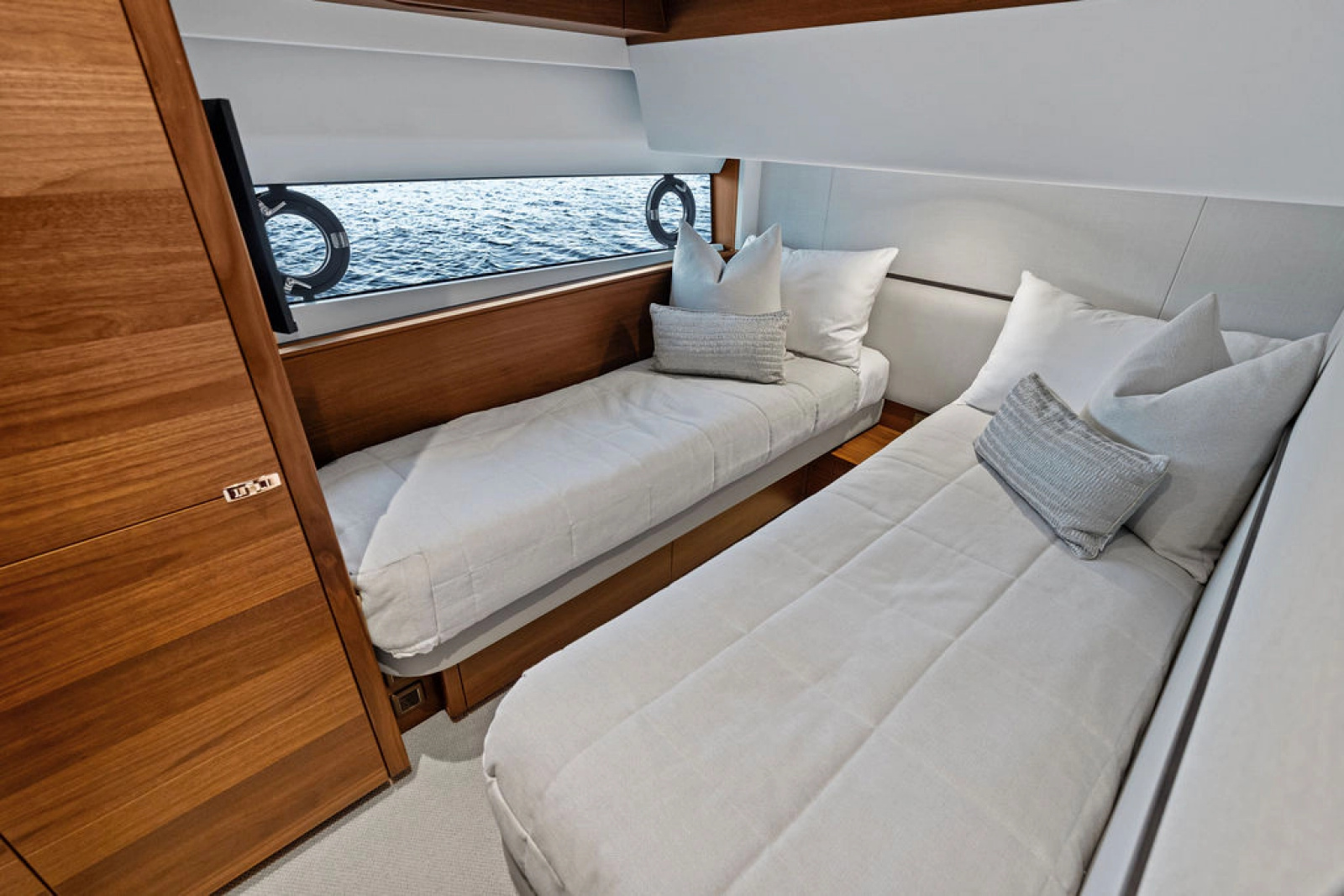 65' 2025 Princess F65