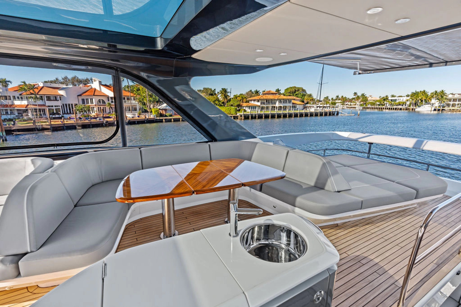 65' 2025 Princess F65