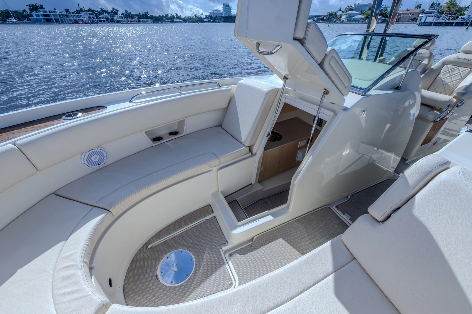 2019 Chris-Craft Calypso 30