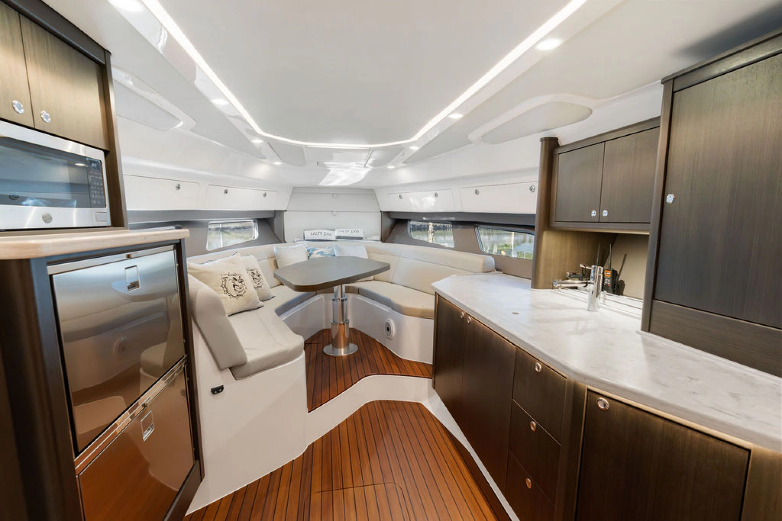 2022 Intrepid 438