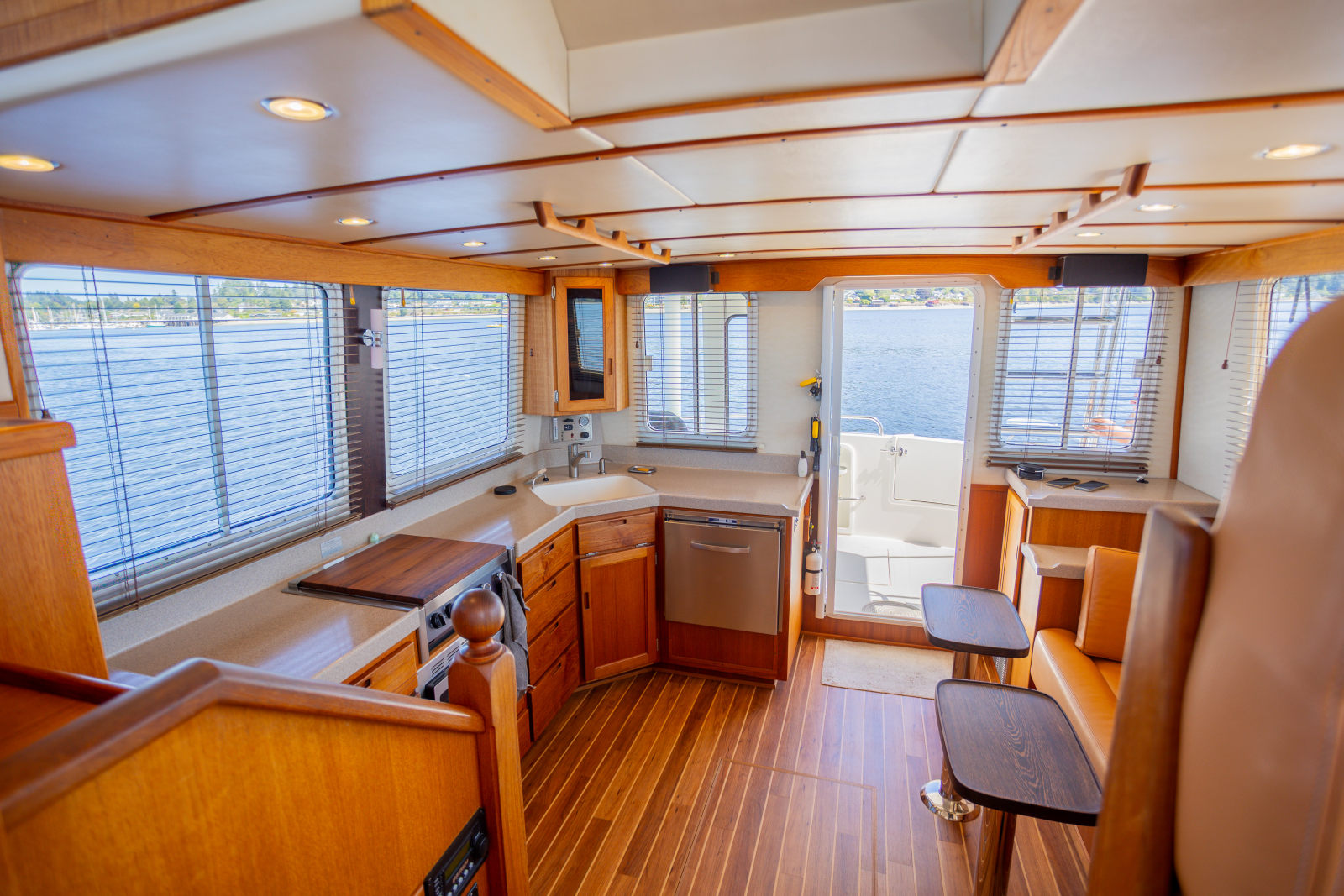 2005 Nordic Tugs 37 Fly