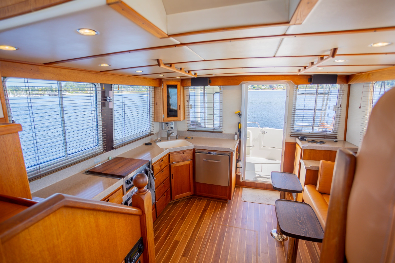 2005 Nordic Tugs 37 Fly
