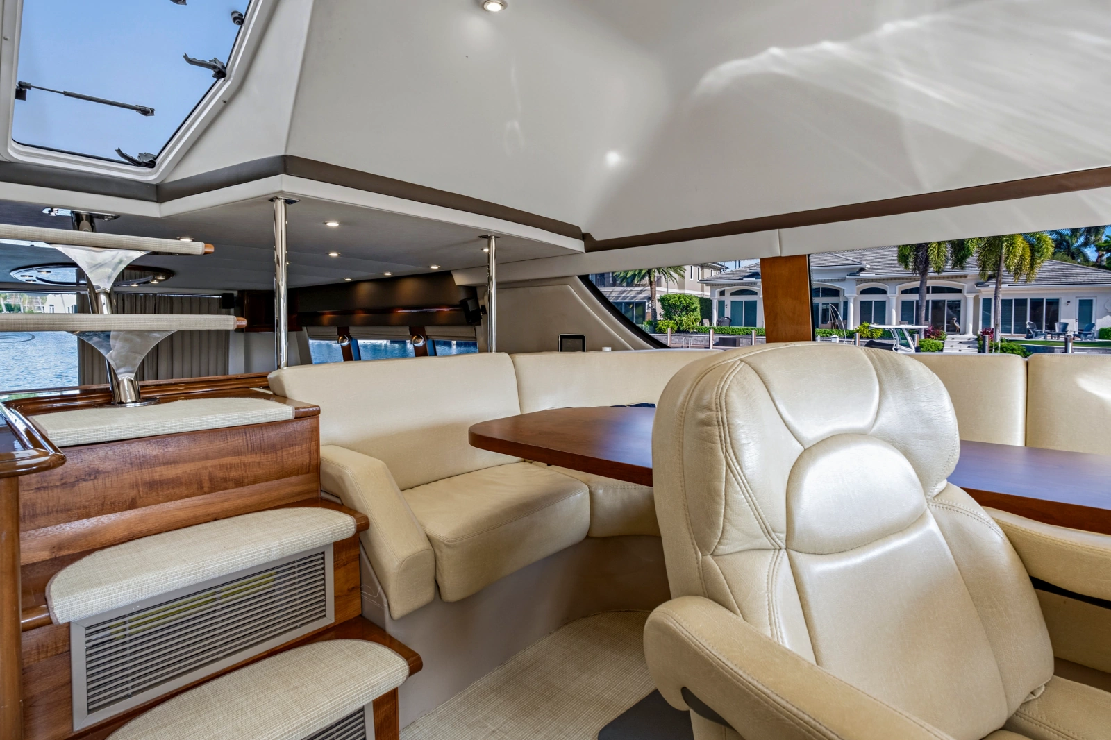 2009 Carver 56 Voyager