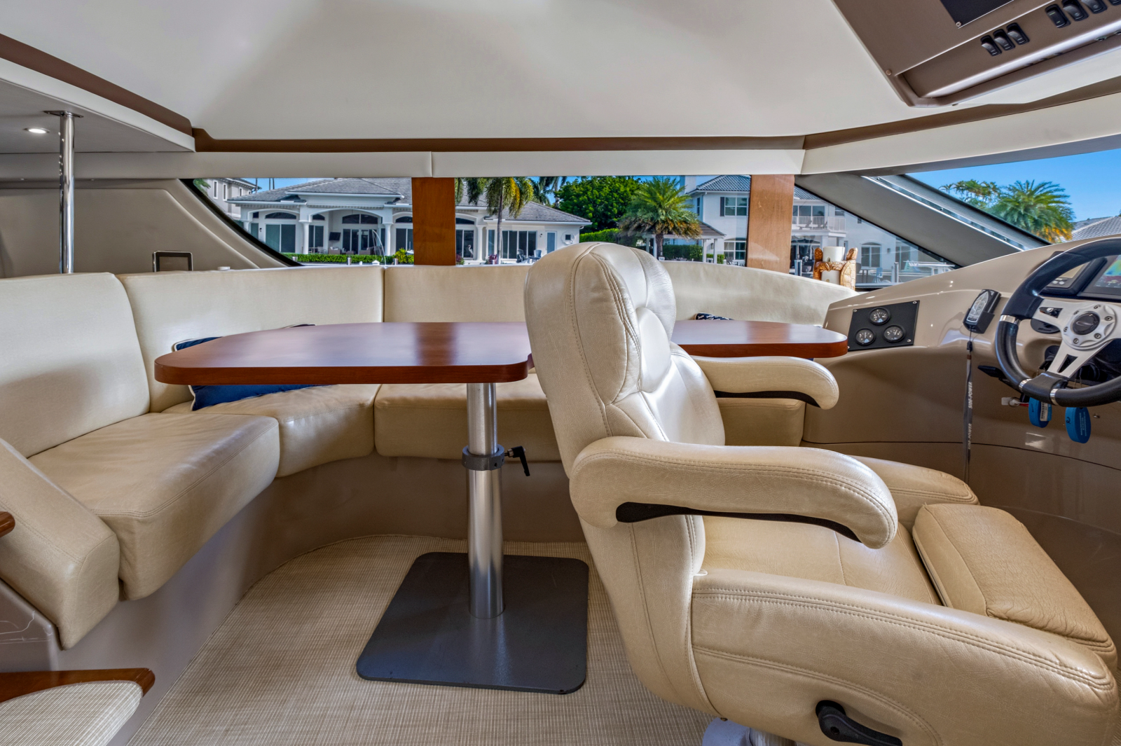 2009 Carver 56 Voyager