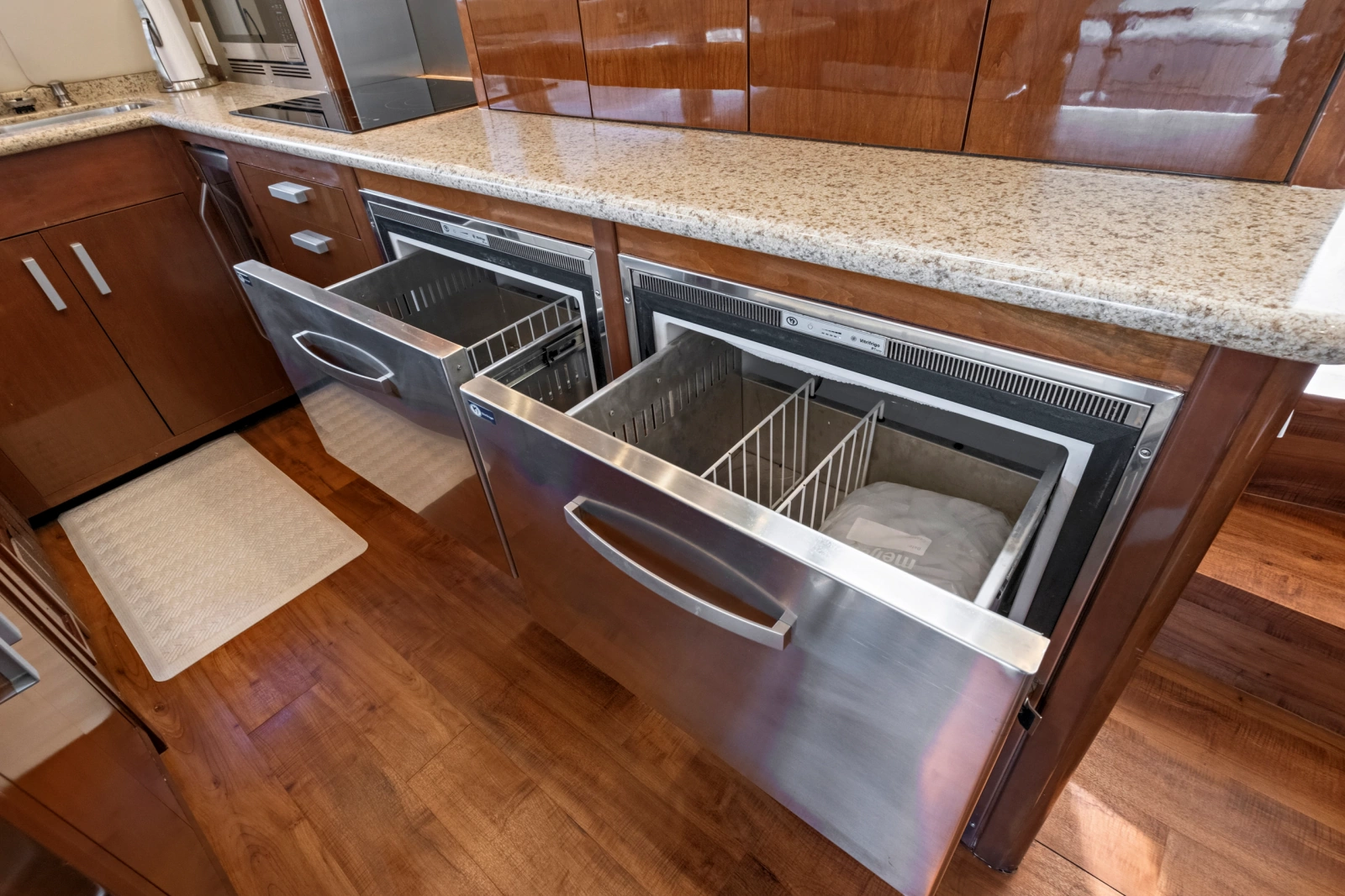 2009 Carver 56 Voyager