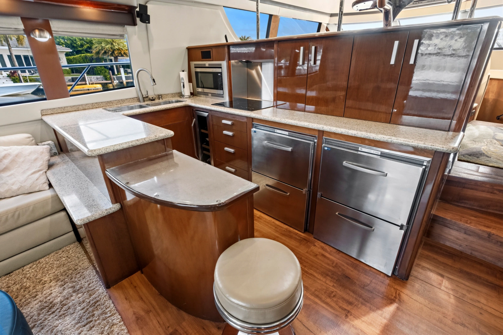 2009 Carver 56 Voyager