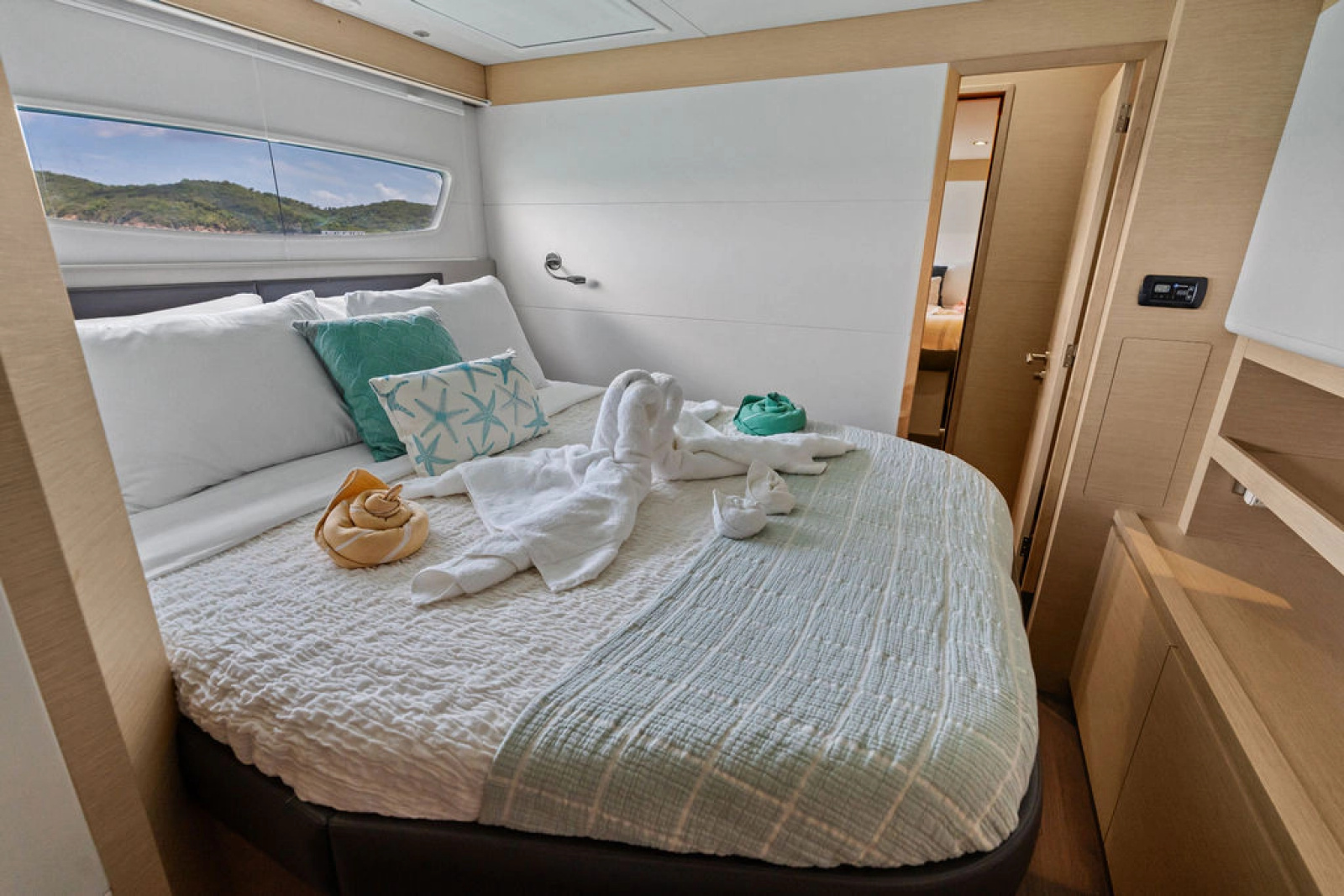 2016 Fountaine Pajot Victoria 67