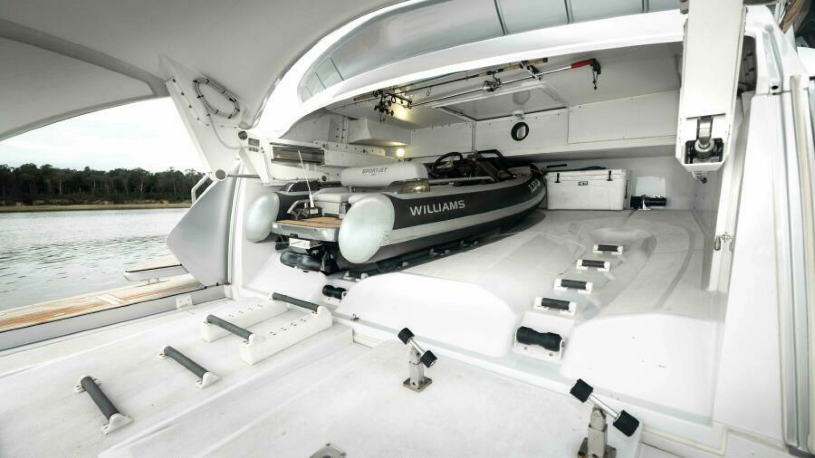 2022 Pershing 9X
